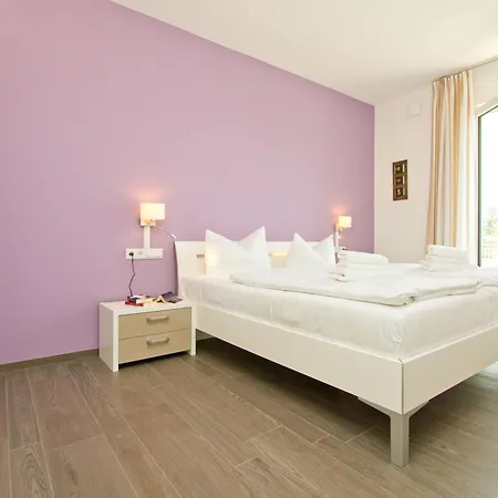 Duenenpalais App 20 *